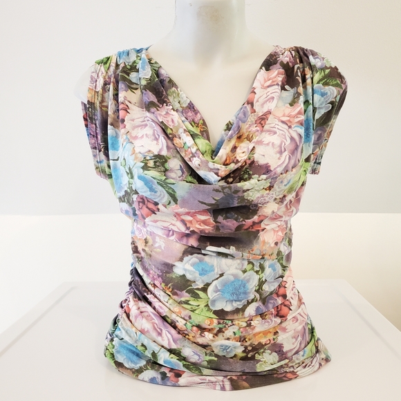 Suzy Shier Faded Floral Blouse - Picture 4 of 8